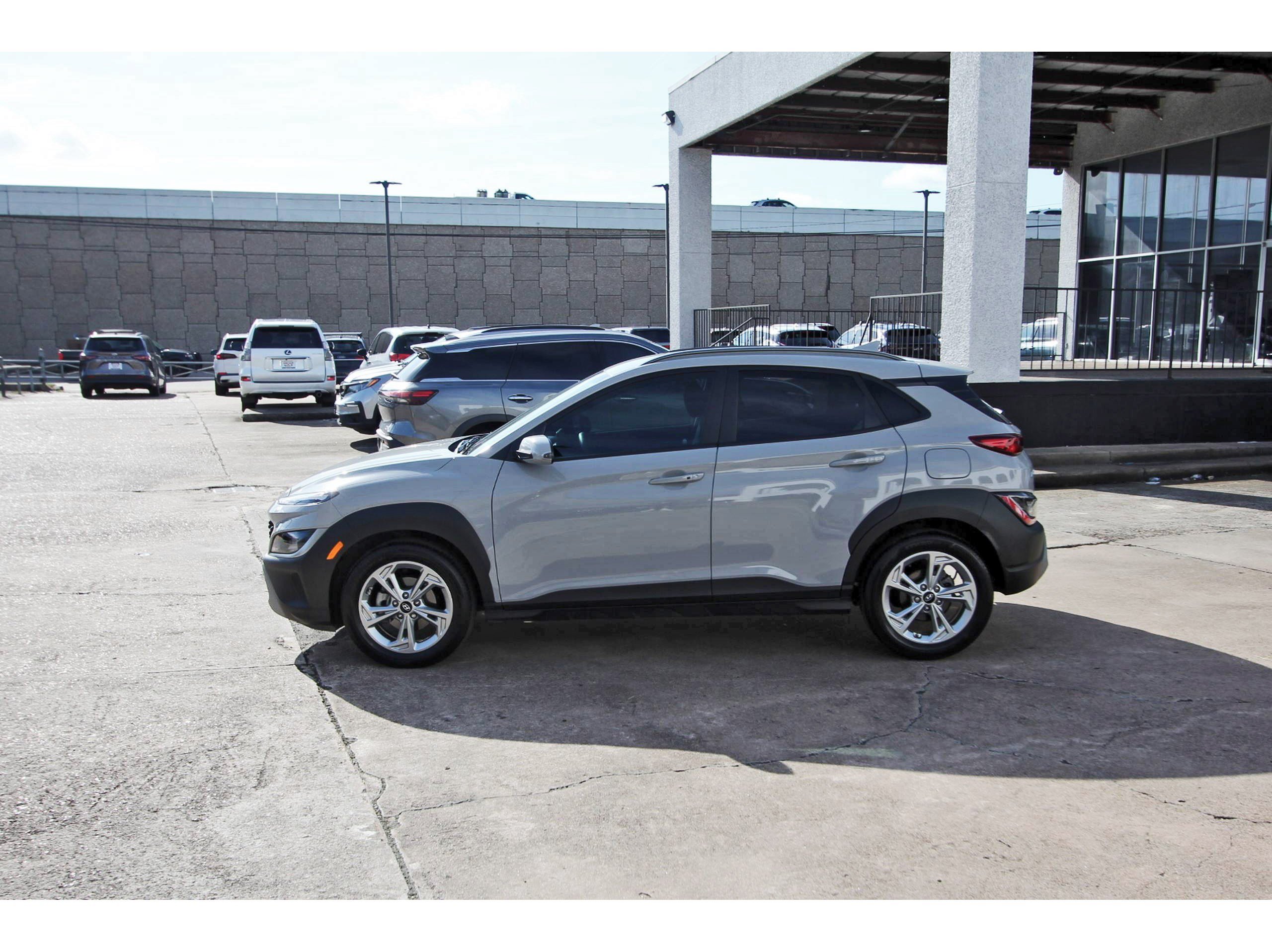 Used 2022 Hyundai Kona SEL FWD image 4
