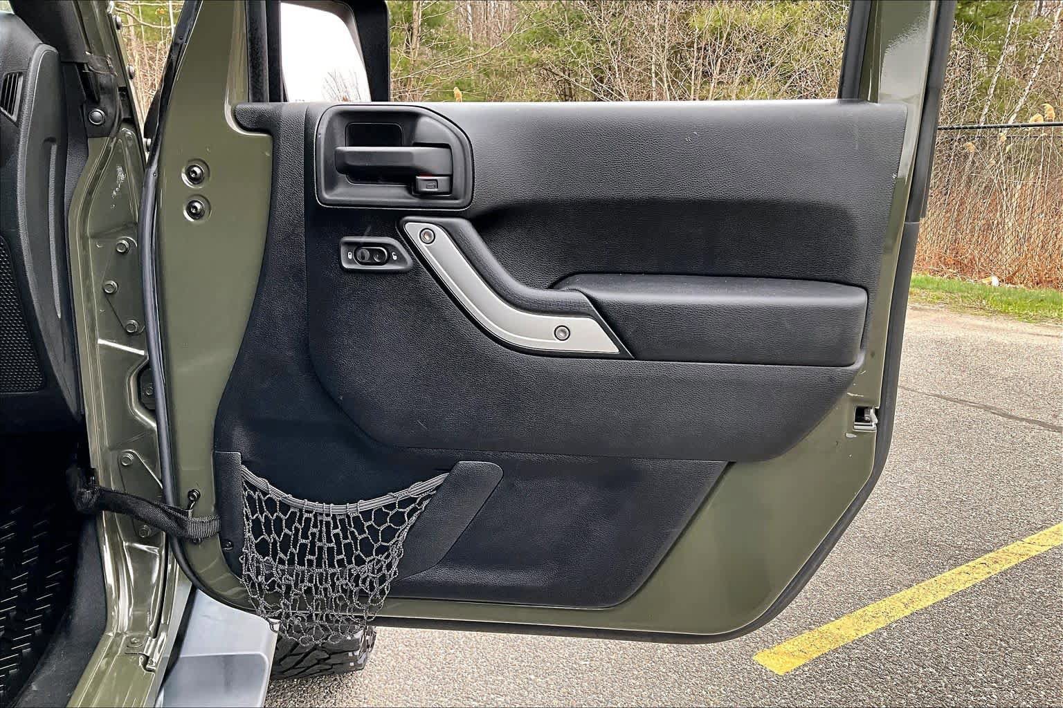 Used 2015 Jeep Wrangler Unlimited Sahara w/ Dual Top Group AWD/4WD image 23