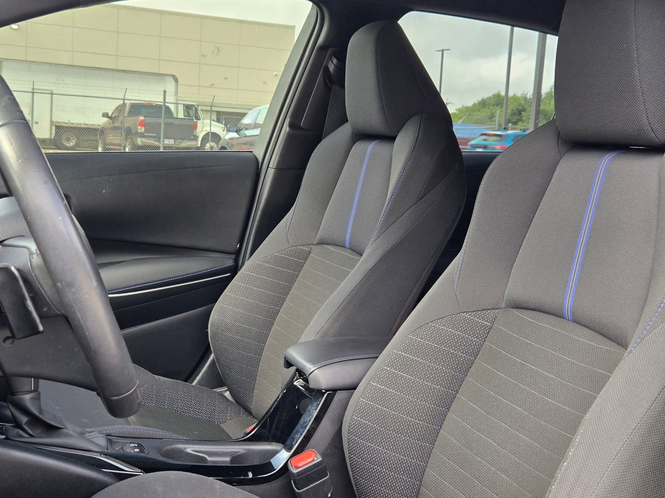 Used 2022 Toyota Corolla SE FWD image 9