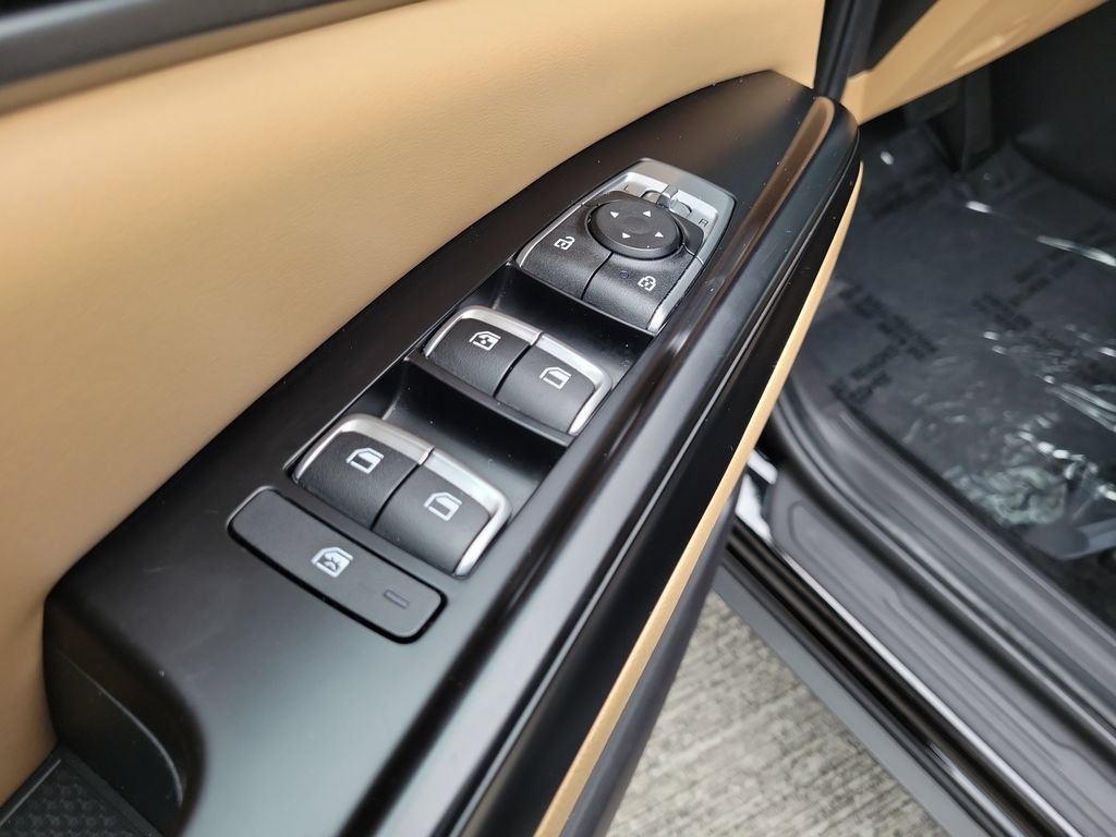 Used 2024 Kia Carnival LX FWD image 20