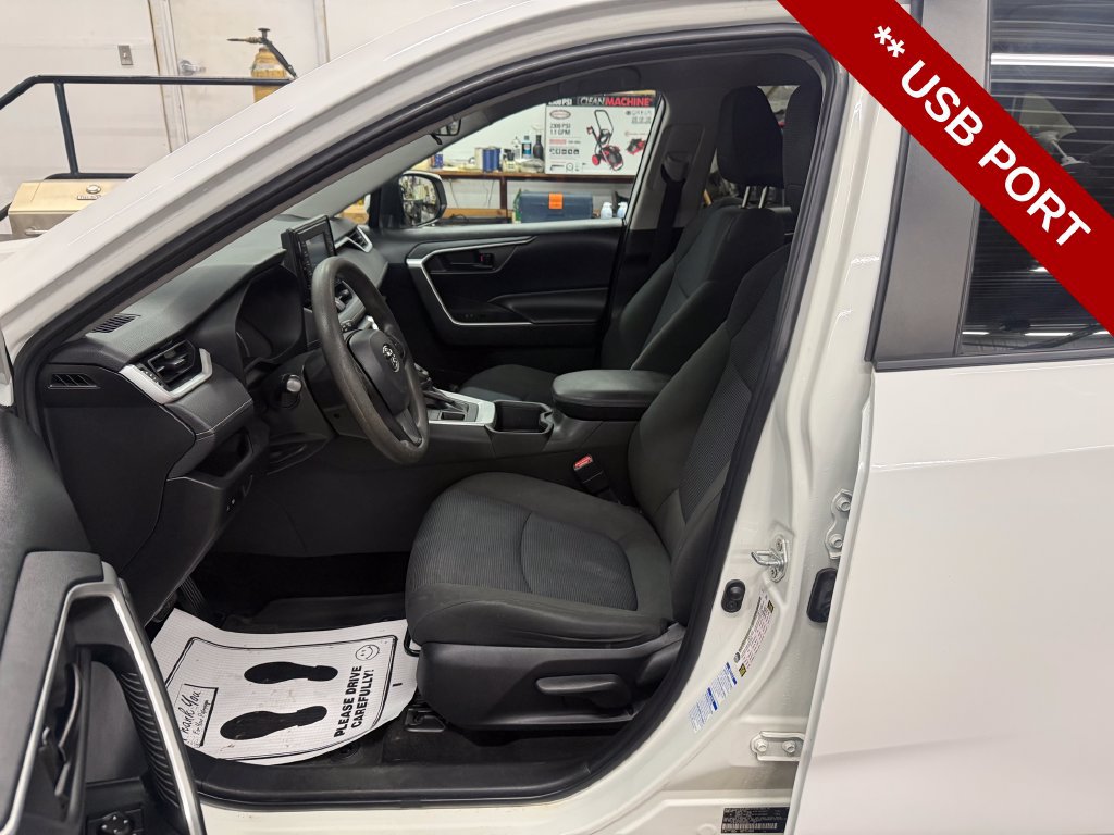 Used 2022 Toyota RAV4 LE AWD/4WD image 13