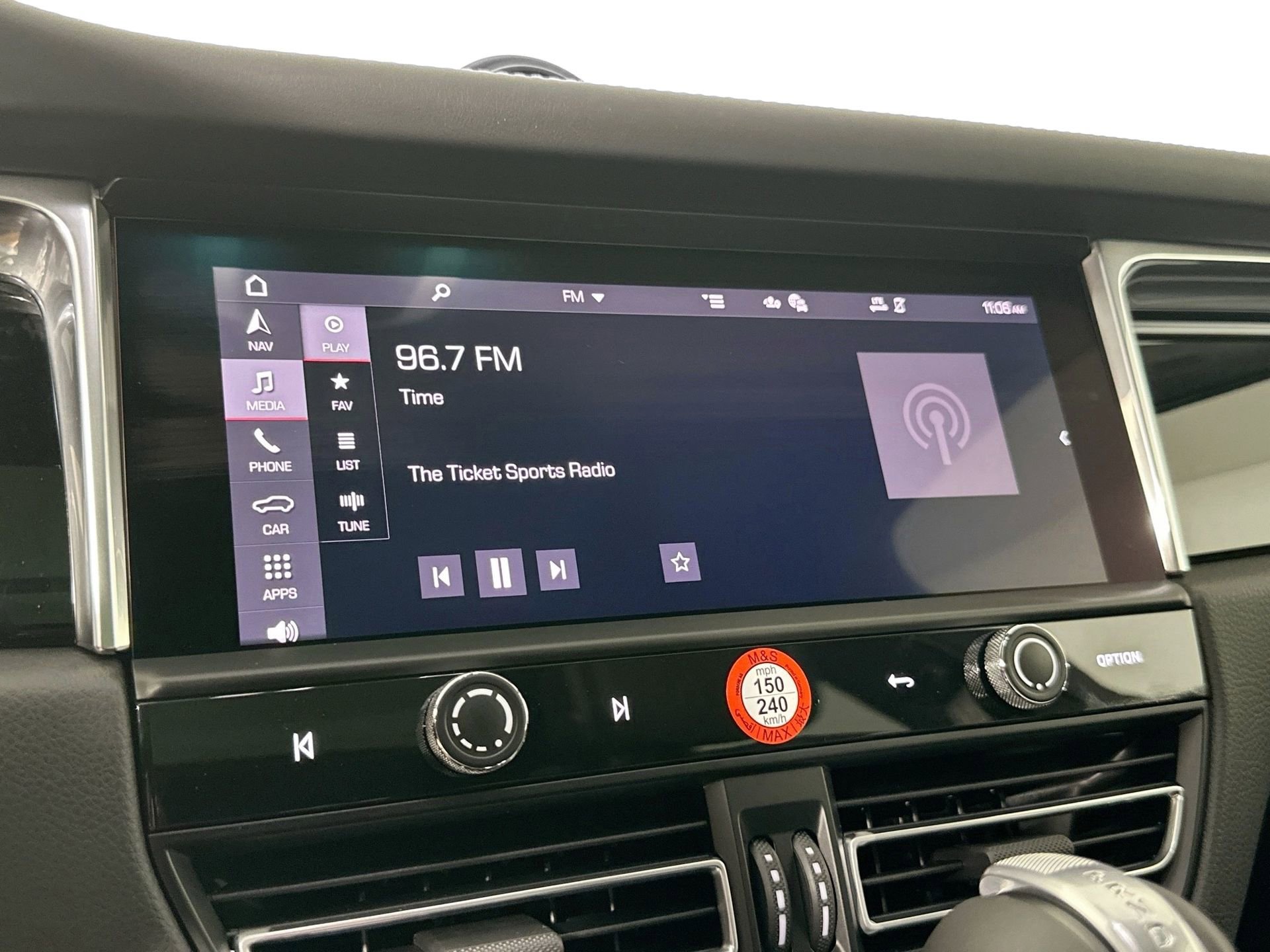 Certified 2025 Porsche Macan image 27