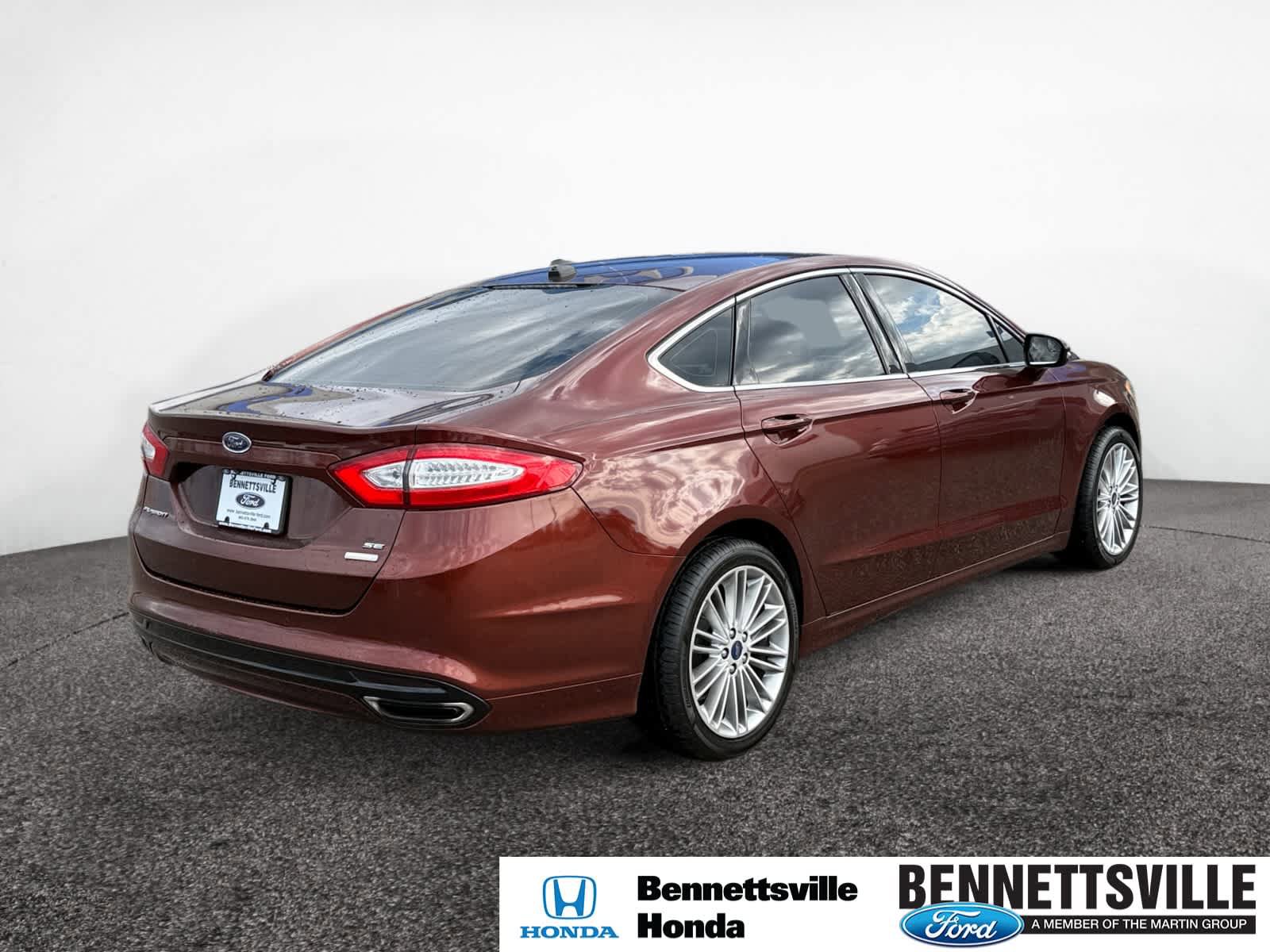 Used 2016 Ford Fusion SE w/ Equipment Group 202A FWD image 5