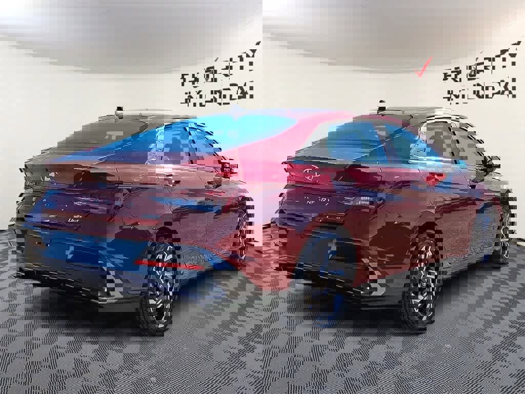 Used 2025 Hyundai Elantra Limited image 4