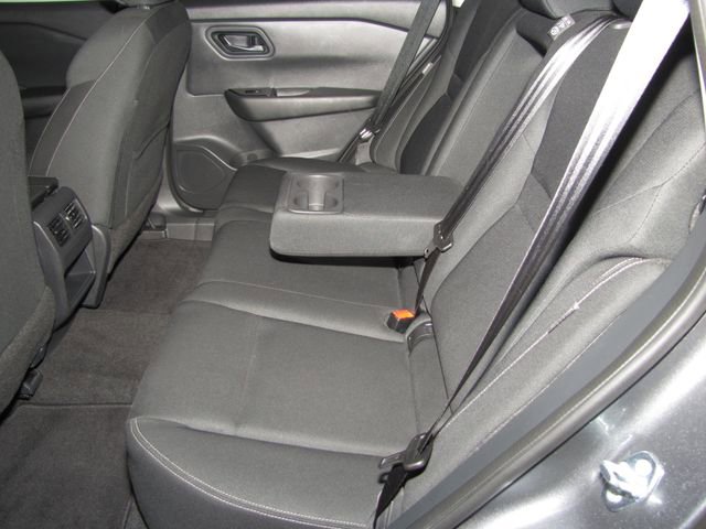 Used 2025 Nissan Rogue S image 12