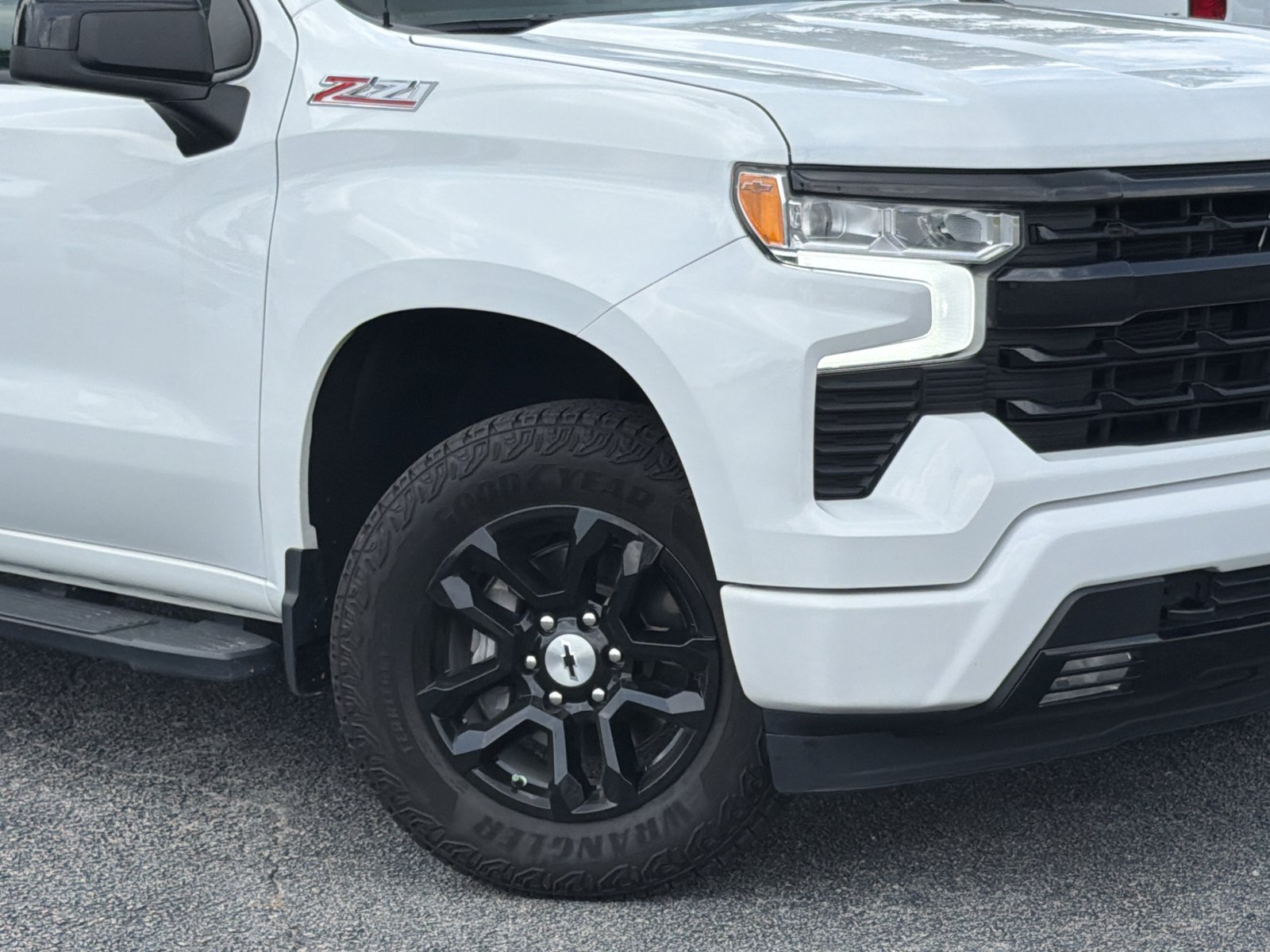 Used 2024 Chevrolet Silverado 1500 RST w/ Z71 Off-Road Package AWD/4WD image 3