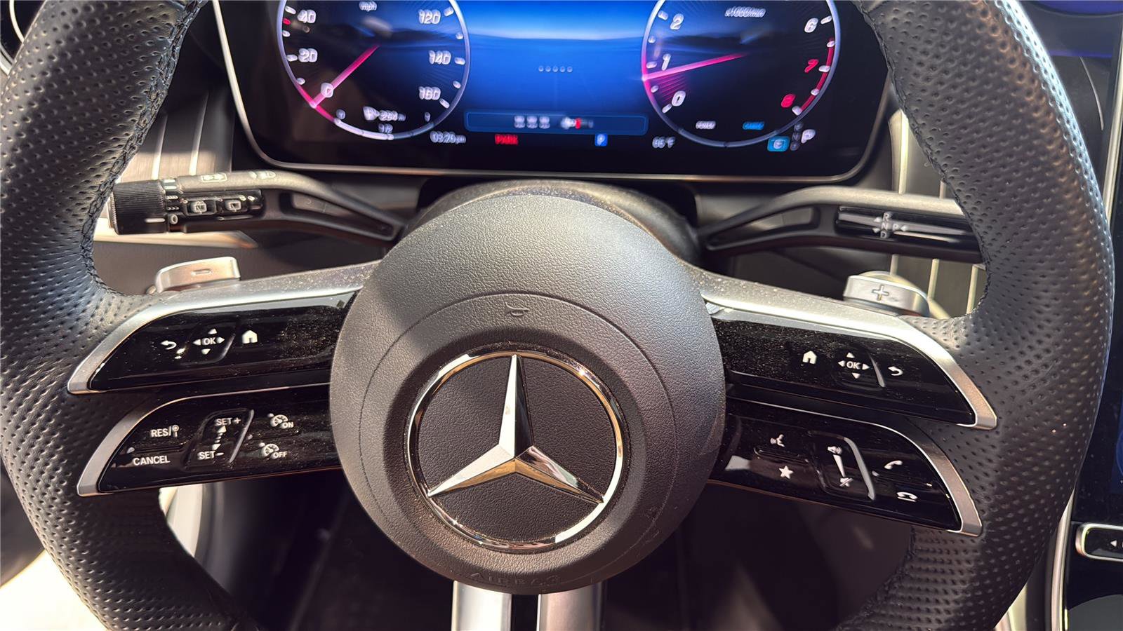 Used 2025 Mercedes-Benz GLC 300 4MATIC image 29