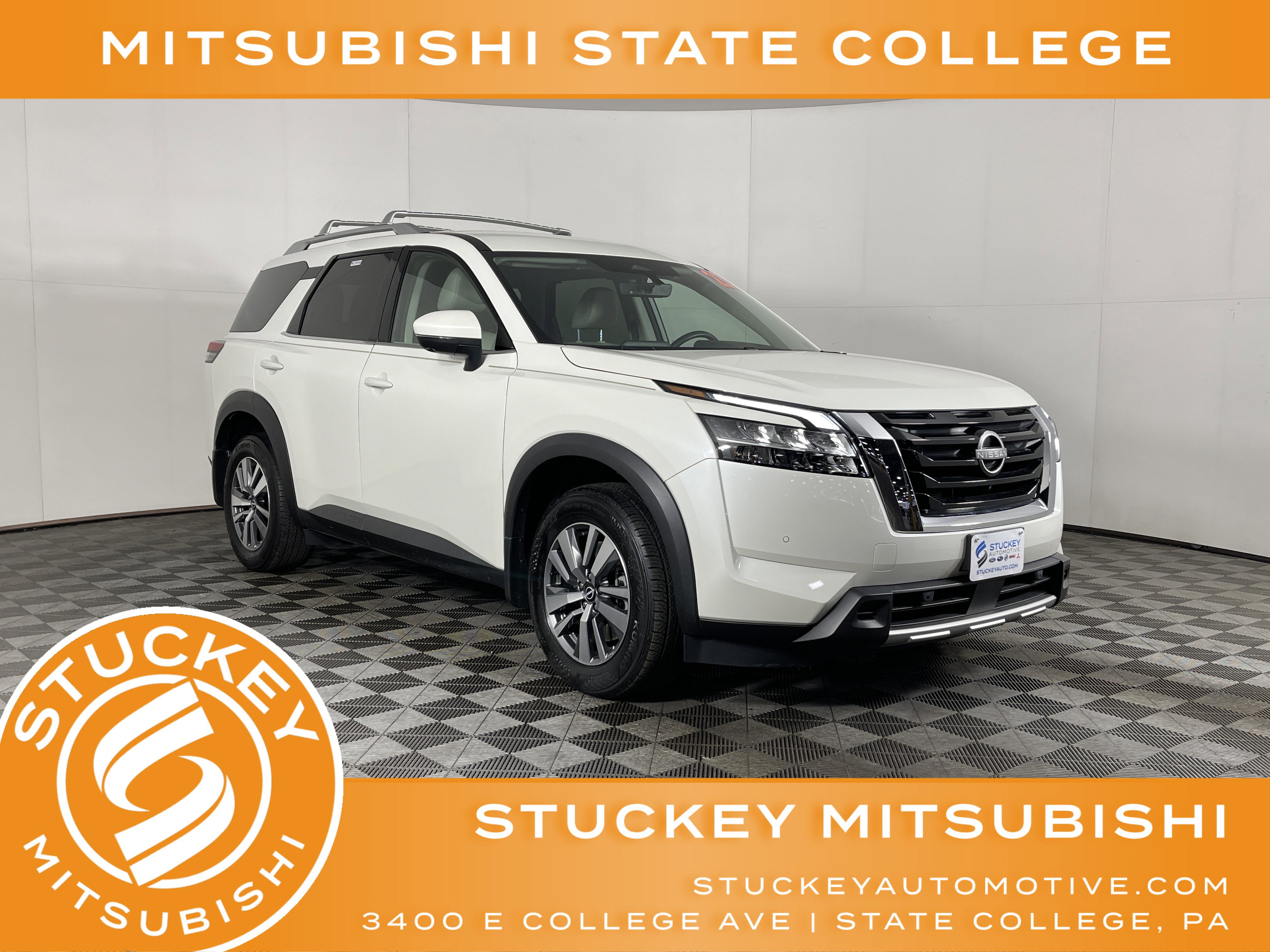 Used 2023 Nissan Pathfinder SL image 1