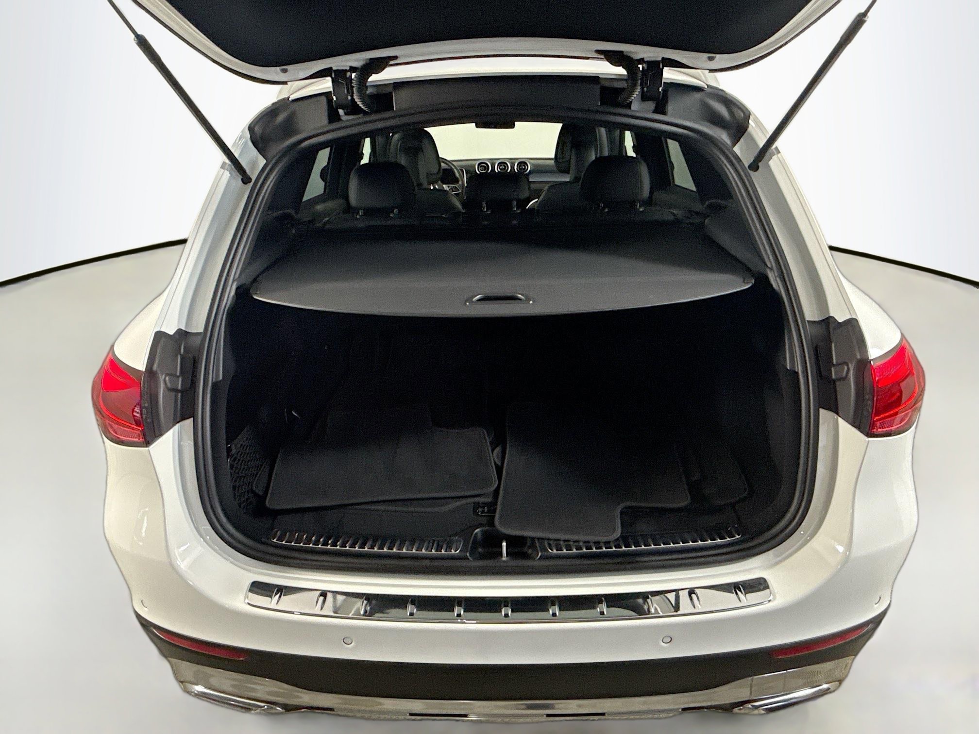 Used 2024 Mercedes-Benz GLC 300 4MATIC image 35