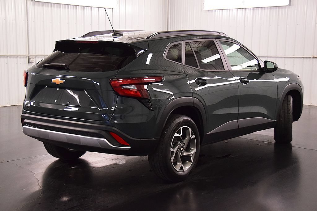 Used 2025 Chevrolet Trax LT w/ Driver Confidence Package FWD image 8