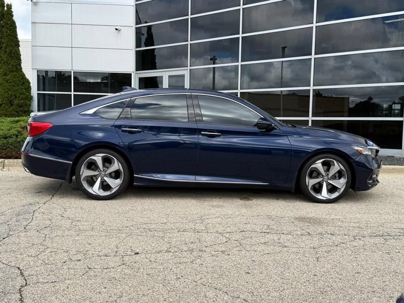 Used 2018 Honda Accord Touring video 2