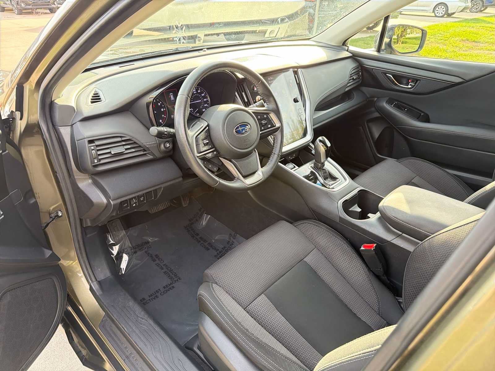 Used 2020 Subaru Outback Premium w/ Popular Package #1 AWD/4WD image 2