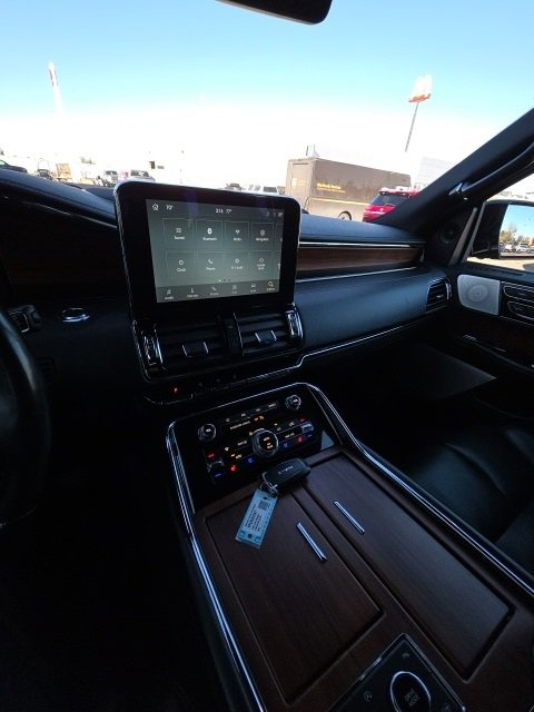 Used 2020 Lincoln Navigator Reserve image 10