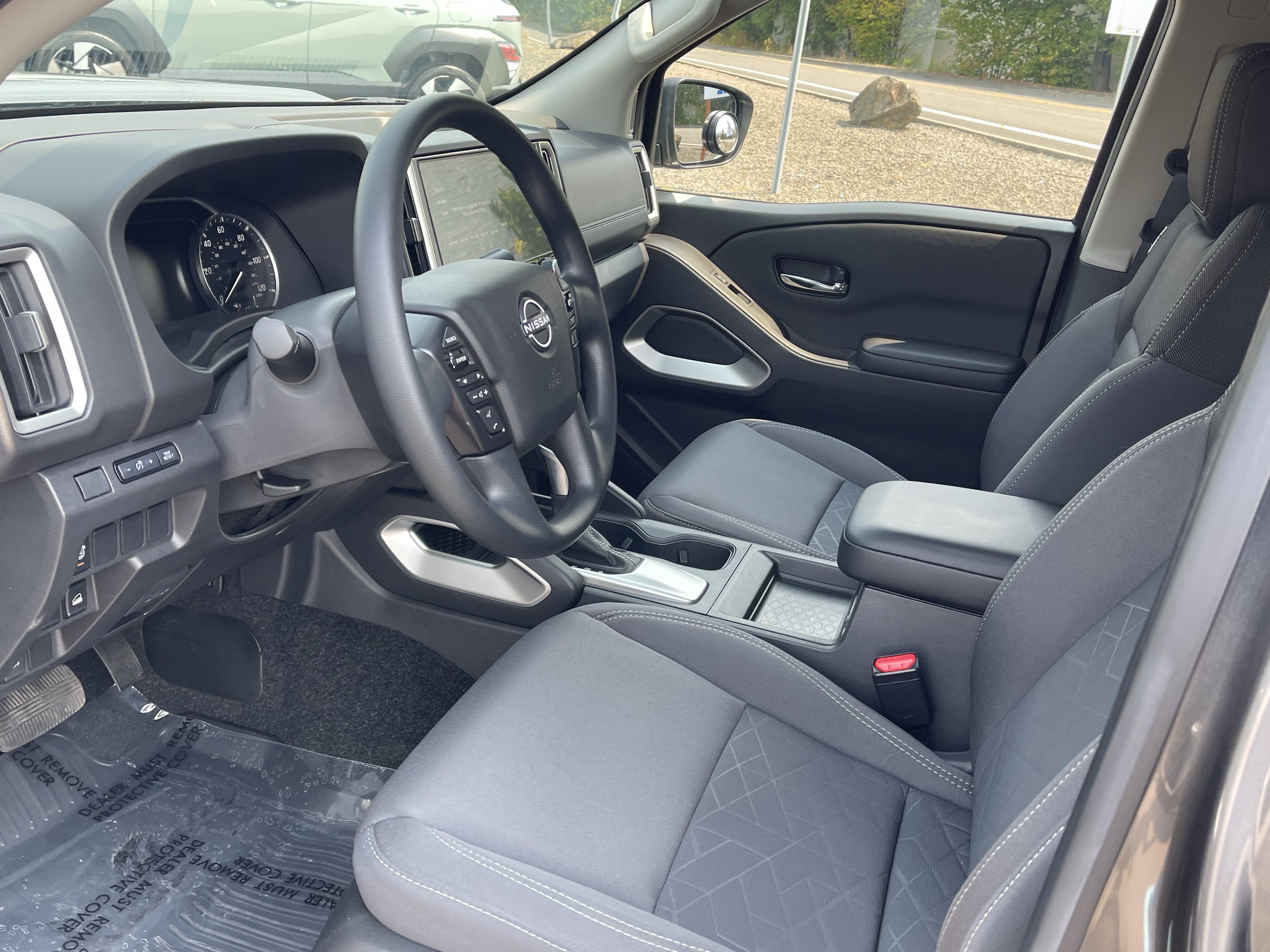 Used 2025 Nissan Frontier SV AWD/4WD image 11