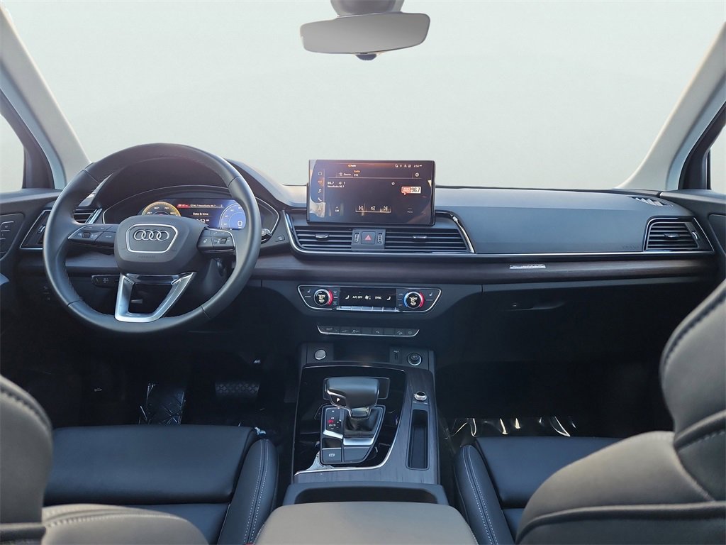 Used 2024 Audi Q5 e Premium w/ Convenience Package image 11