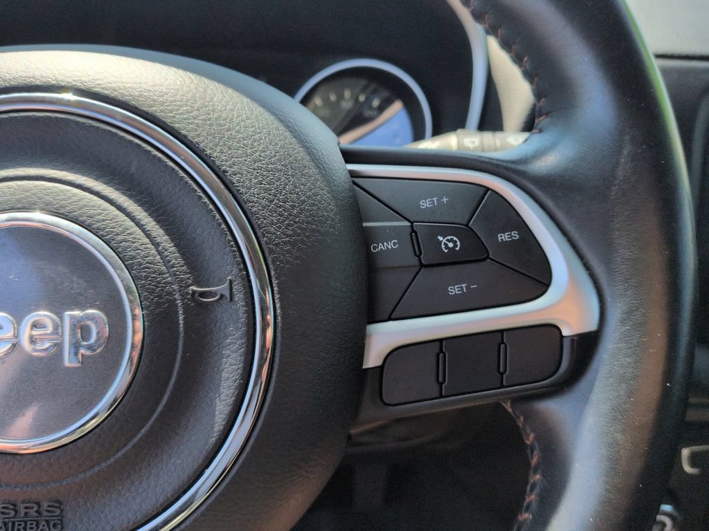 Used 2018 Jeep Compass Latitude FWD image 19