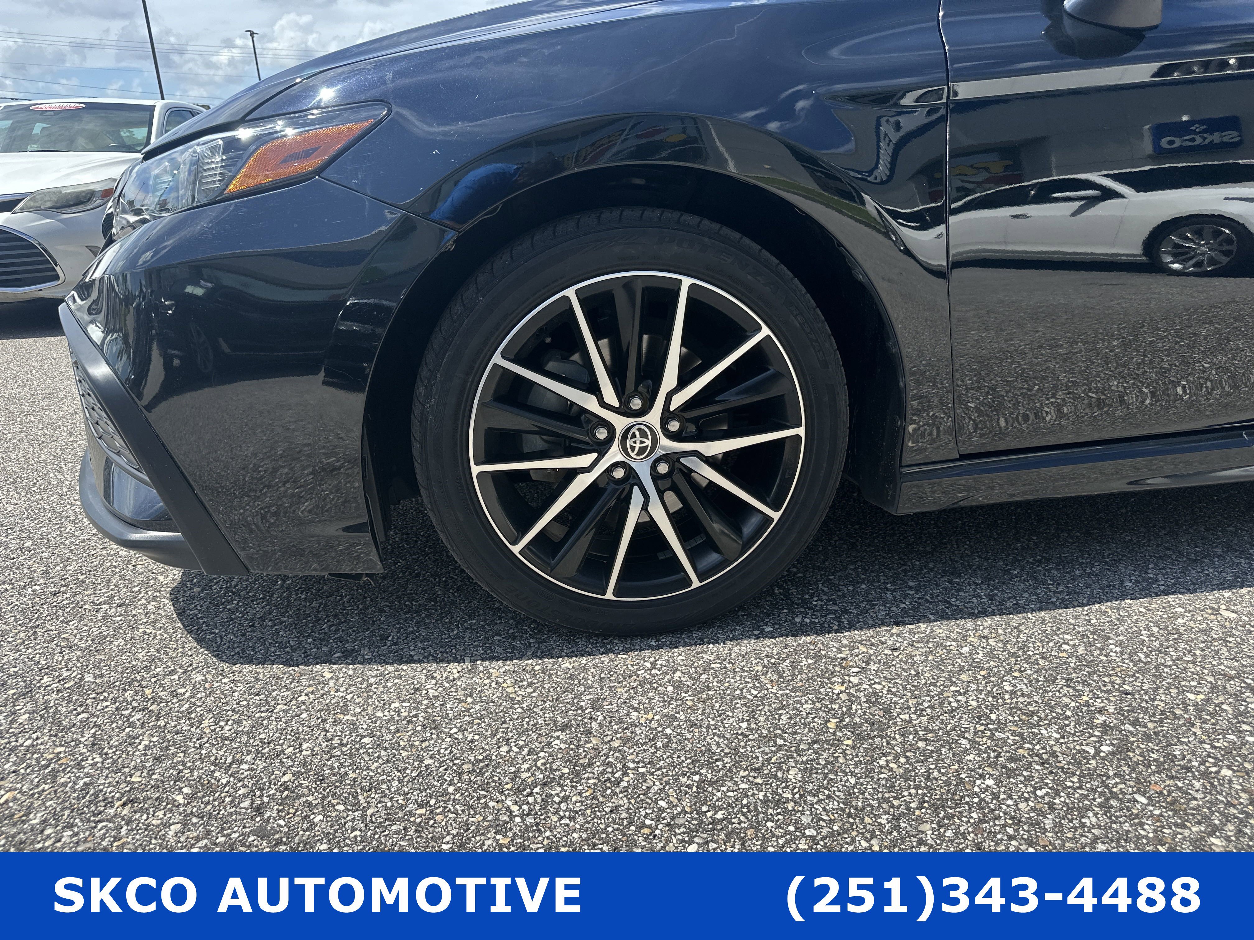 Used 2021 Toyota Camry SE FWD image 9