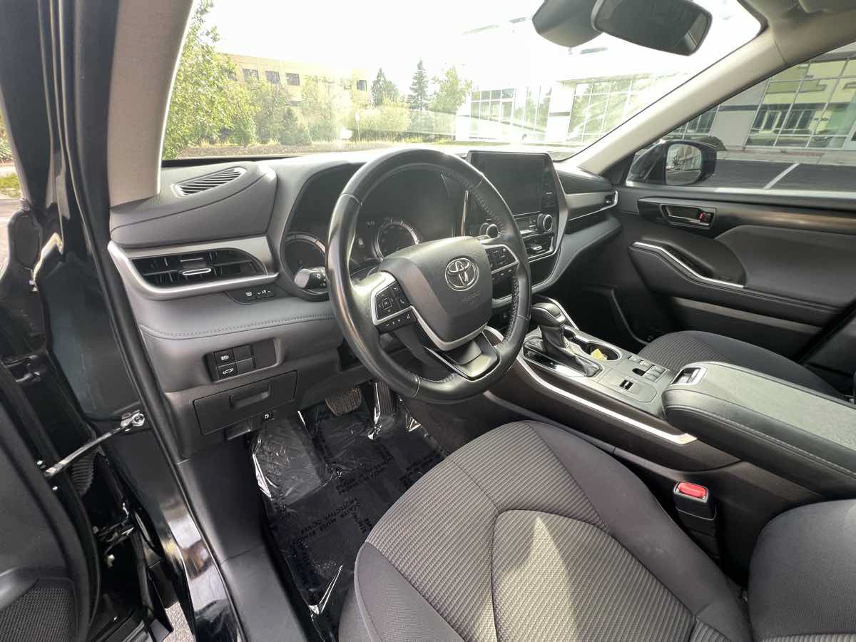 Used 2023 Toyota Highlander LE AWD/4WD image 21