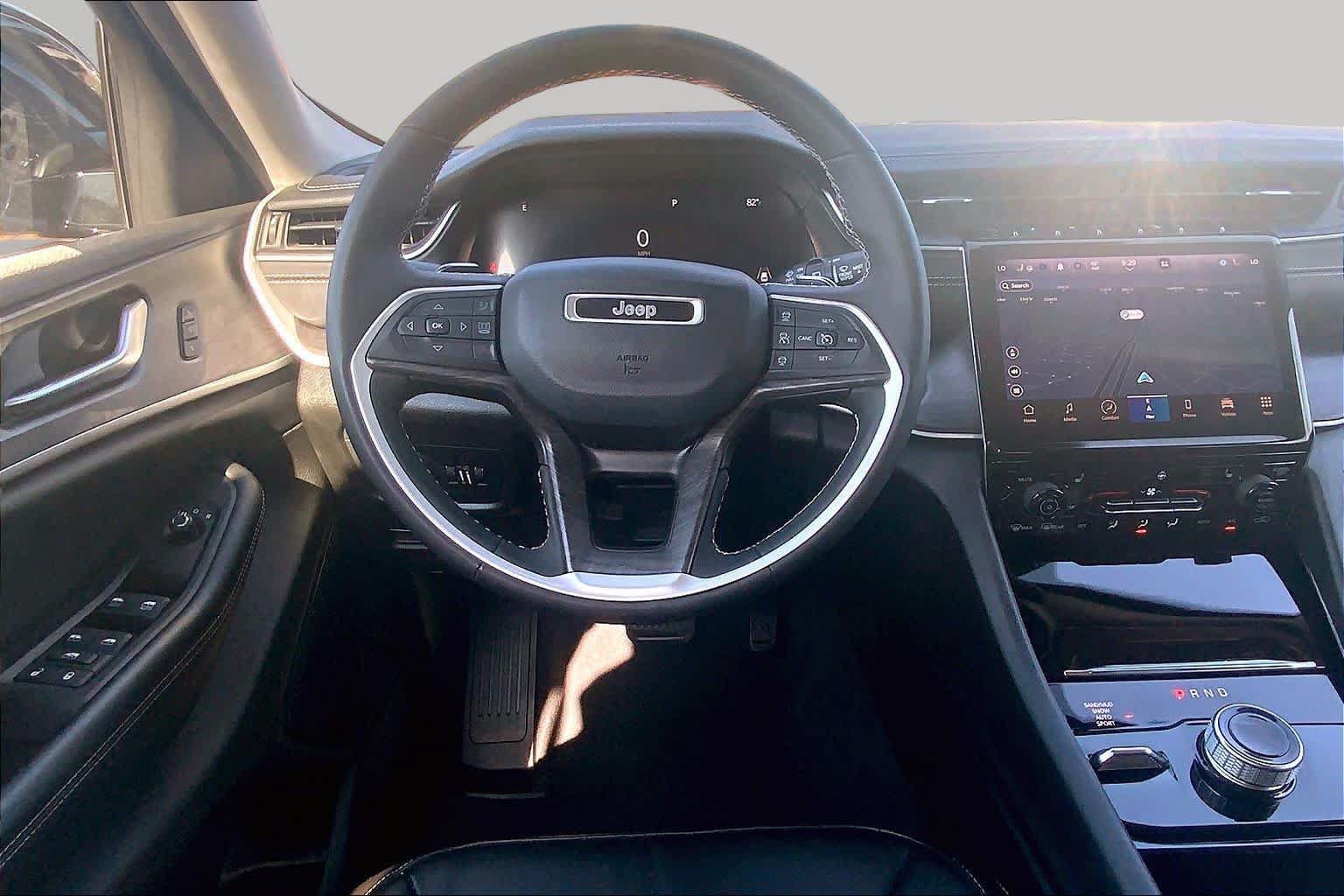 Used 2023 Jeep Grand Cherokee Limited AWD/4WD image 5