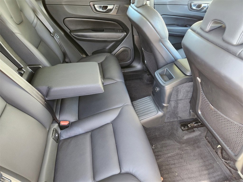 Used 2023 Volvo XC60 T8 Plus image 22