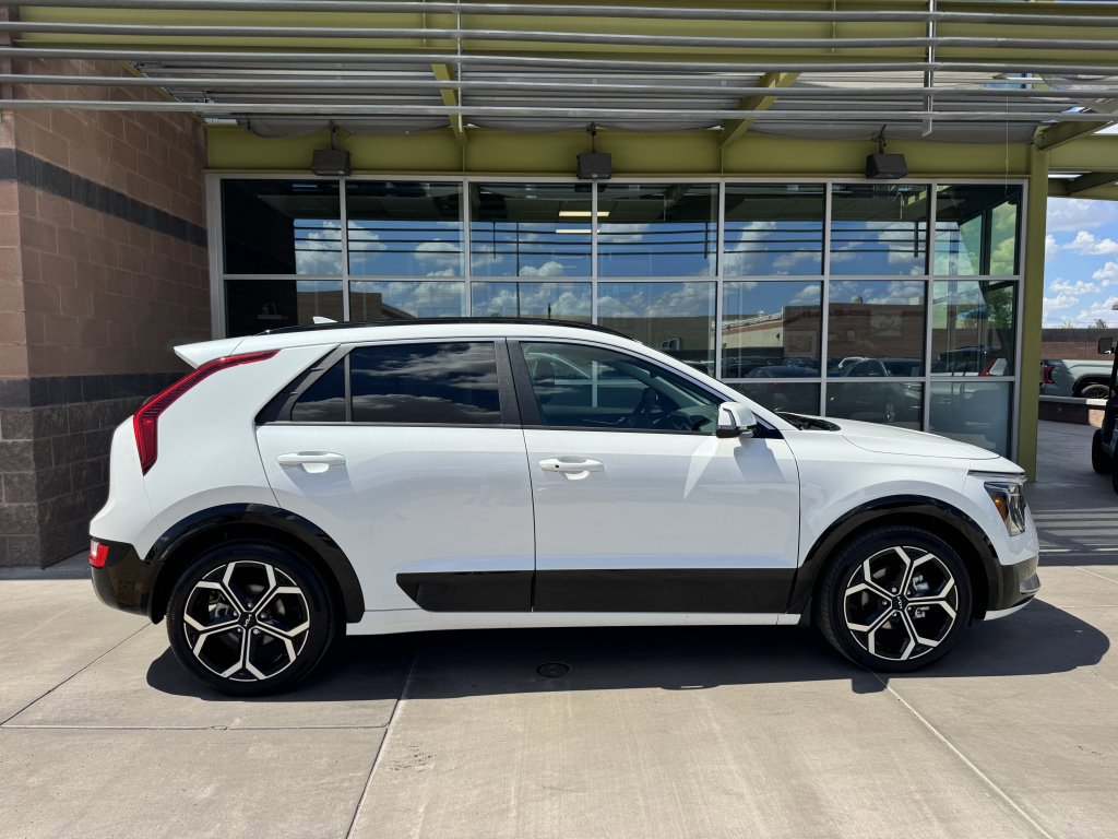 Used 2024 Kia Niro EX Touring FWD image 9