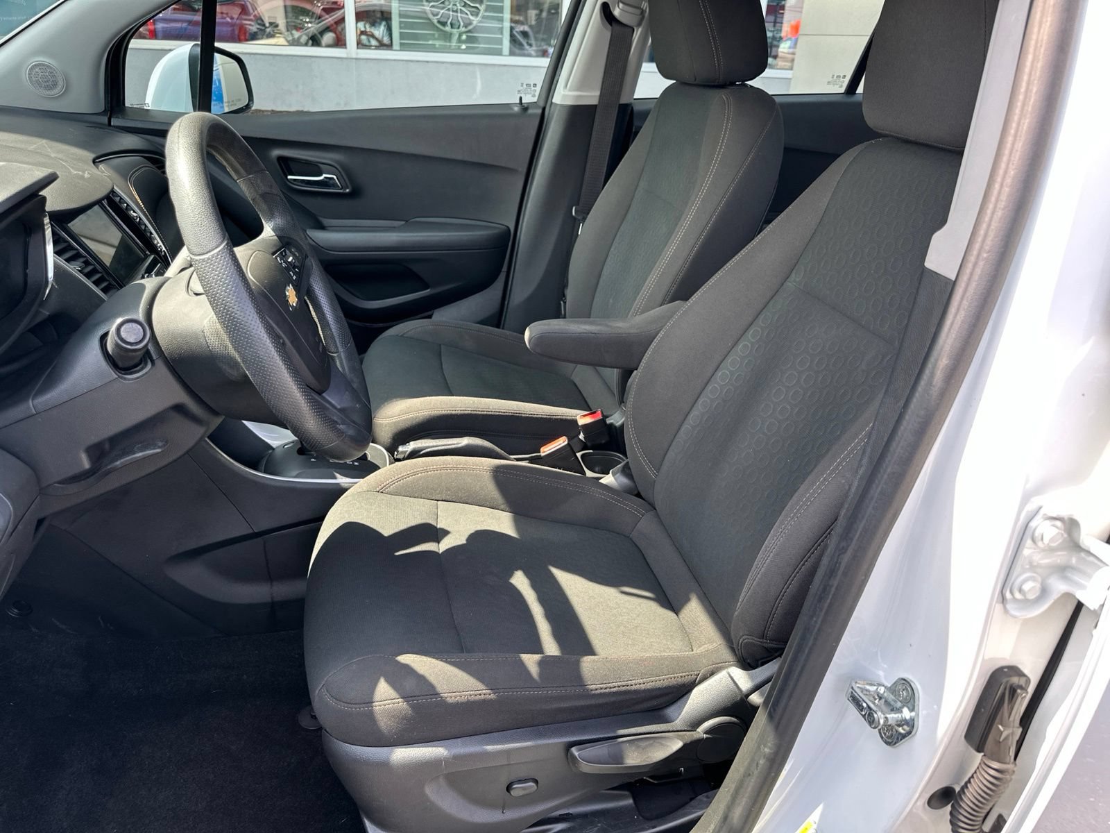 Used 2018 Chevrolet Trax LS AWD/4WD image 15