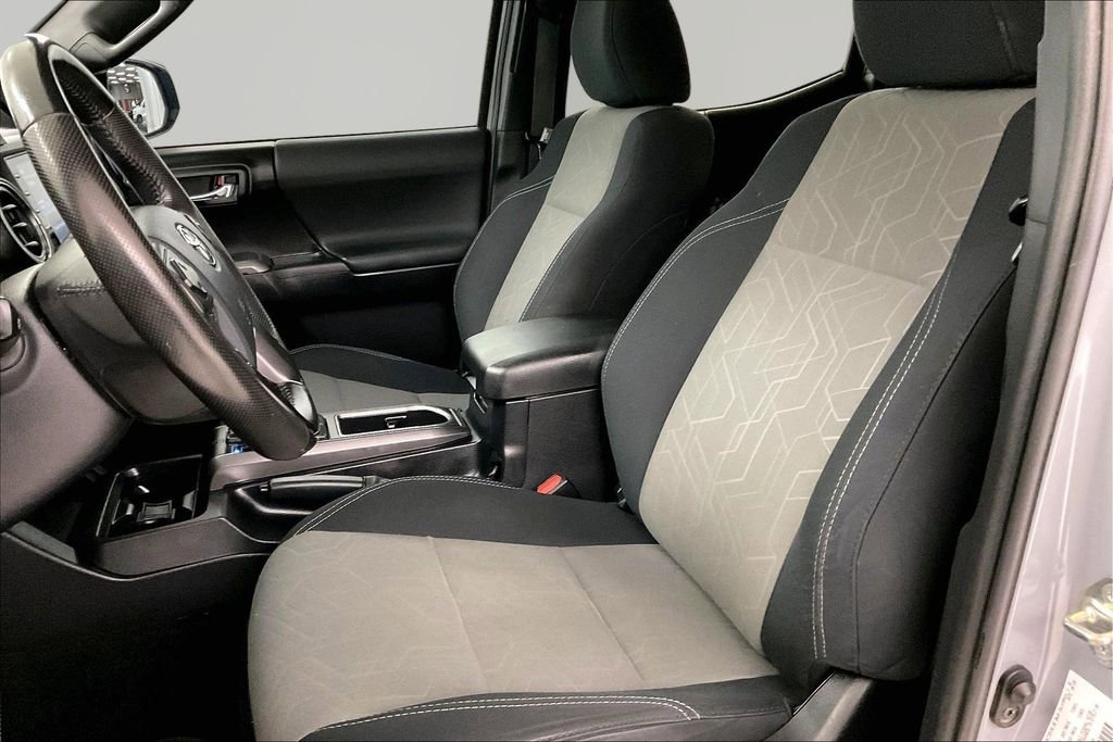 Used 2020 Toyota Tacoma TRD Off-Road w/ Technology Package AWD/4WD image 19