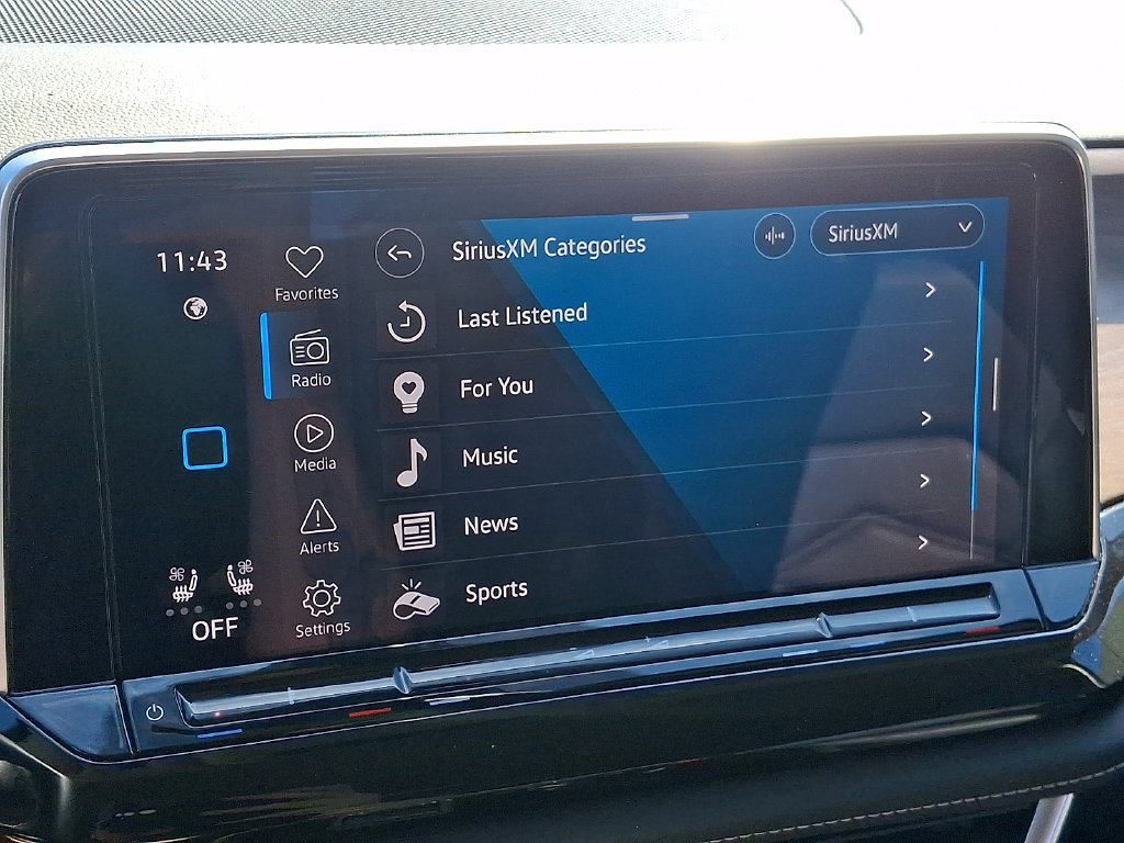 Used 2025 Volkswagen Atlas SE AWD/4WD image 16