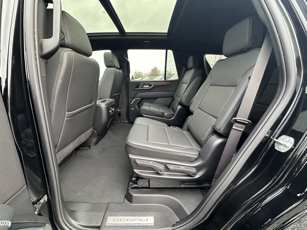 Used 2025 GMC Yukon Denali w/ Sun & Power Step Package image 13