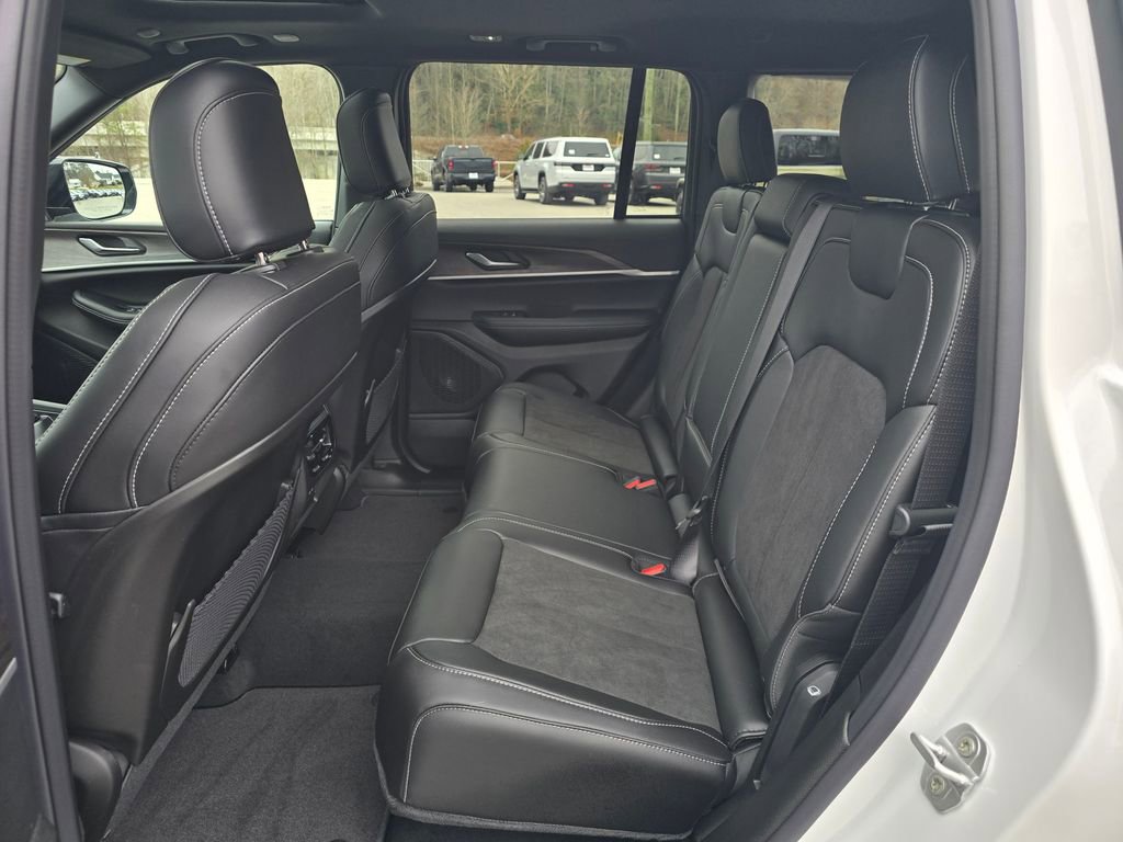 New 2026 Jeep Grand Cherokee Altitude AWD/4WD image 11