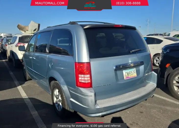 Used 2009 Chrysler Town & Country Touring image 2