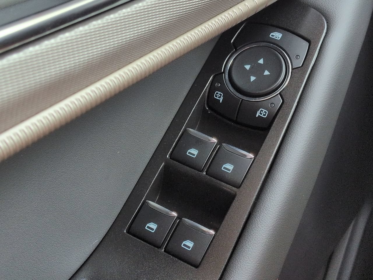 Certified 2025 Ford Explorer Active RWD image 23