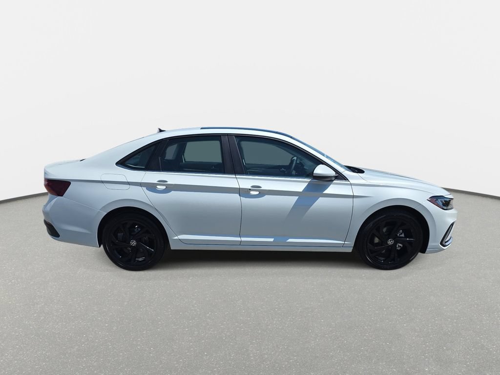 New 2026 Volkswagen Jetta SE FWD image 4