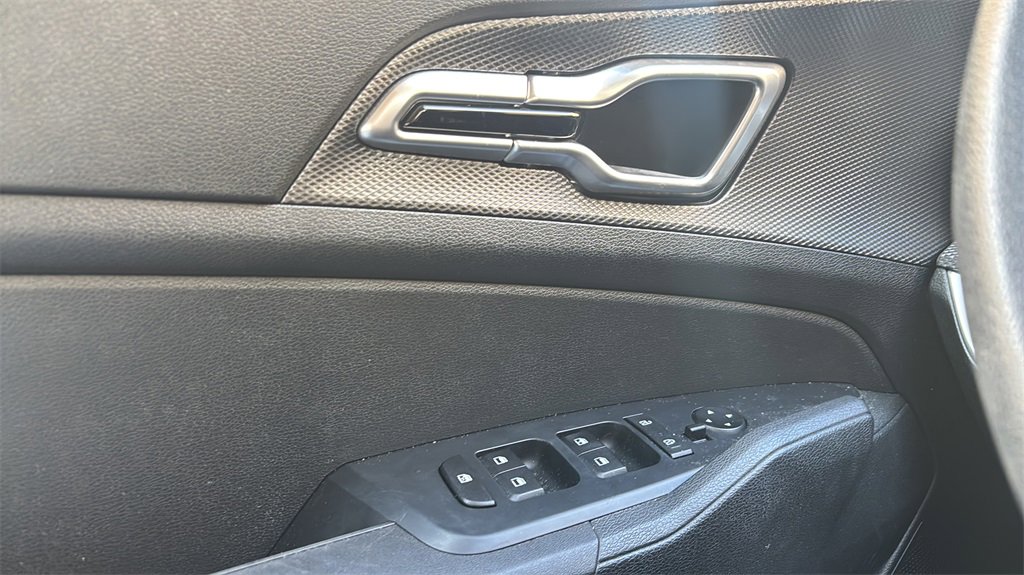Used 2023 Kia Sportage LX image 17