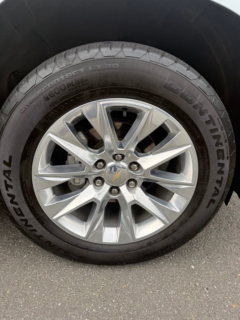 Used 2025 Chevrolet Suburban Premier AWD/4WD image 23