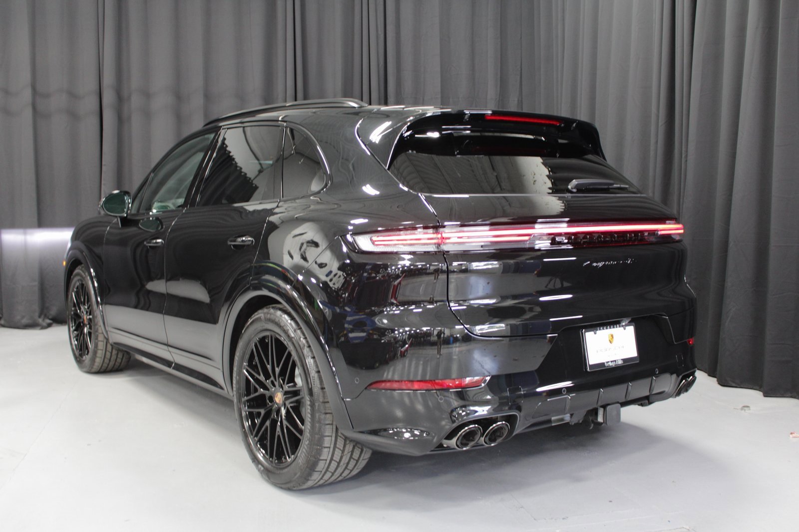 New 2026 Porsche Cayenne GTS image 3