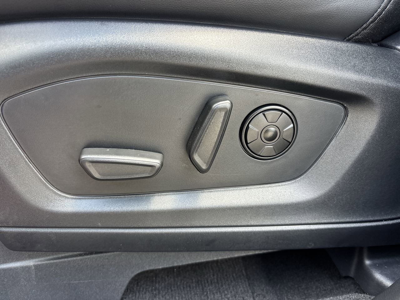 Used 2025 Ford Explorer ST w/ Sun And Sound Package image 22