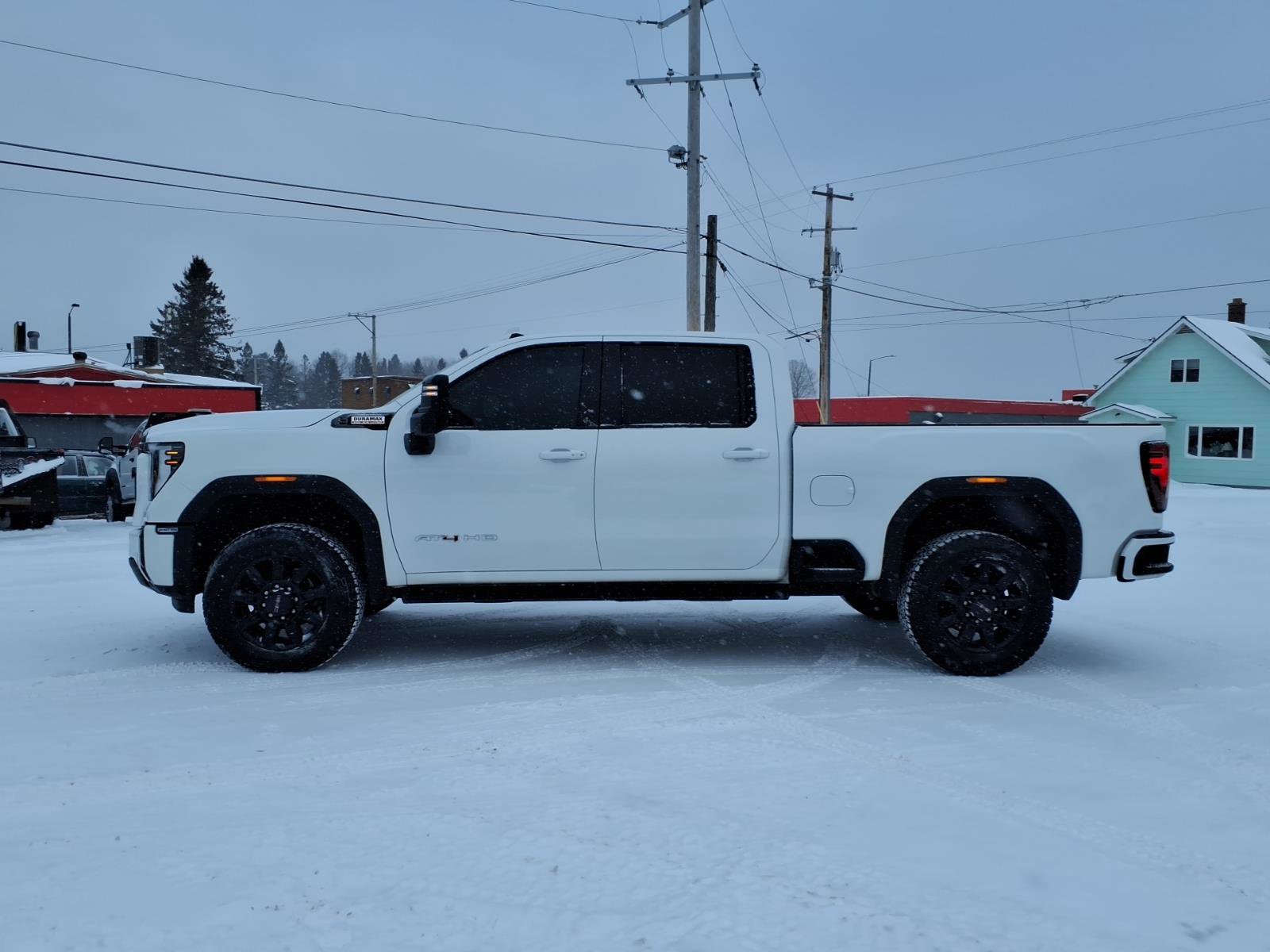 Used 2025 GMC Sierra 2500 AT4 w/ AT4 Premium Plus Package image 3
