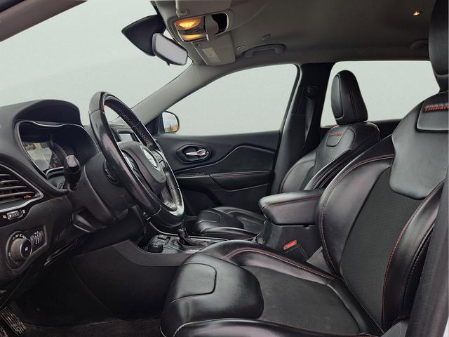 Used 2019 Jeep Cherokee Trailhawk AWD/4WD image 21