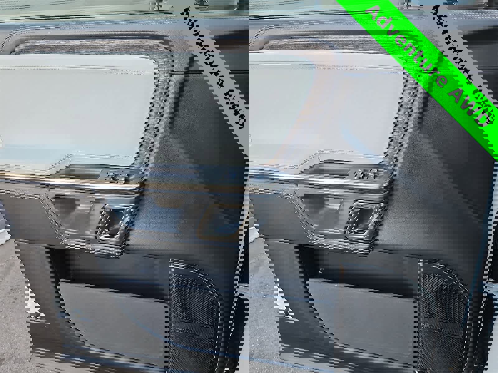 Used 2022 Rivian R1T Adventure image 27