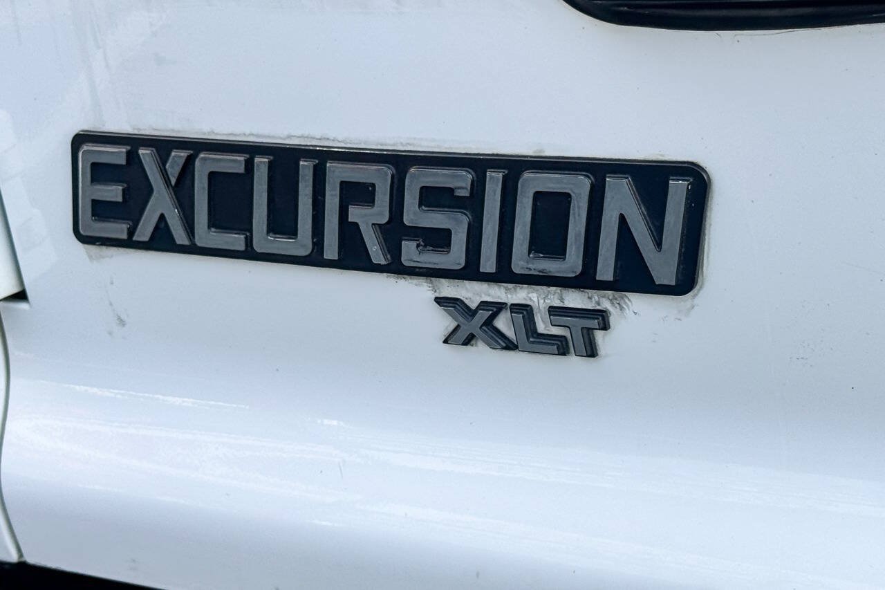 Used 2005 Ford Excursion XLT AWD/4WD image 29