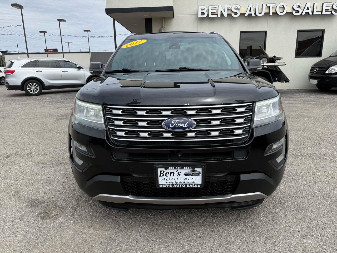 Used 2017 Ford Explorer Limited w/ Equipment Group 301A FWD image 3