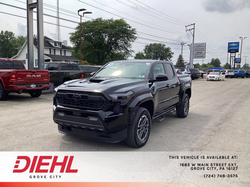 Used 2024 Toyota Tacoma TRD Sport AWD/4WD image 3