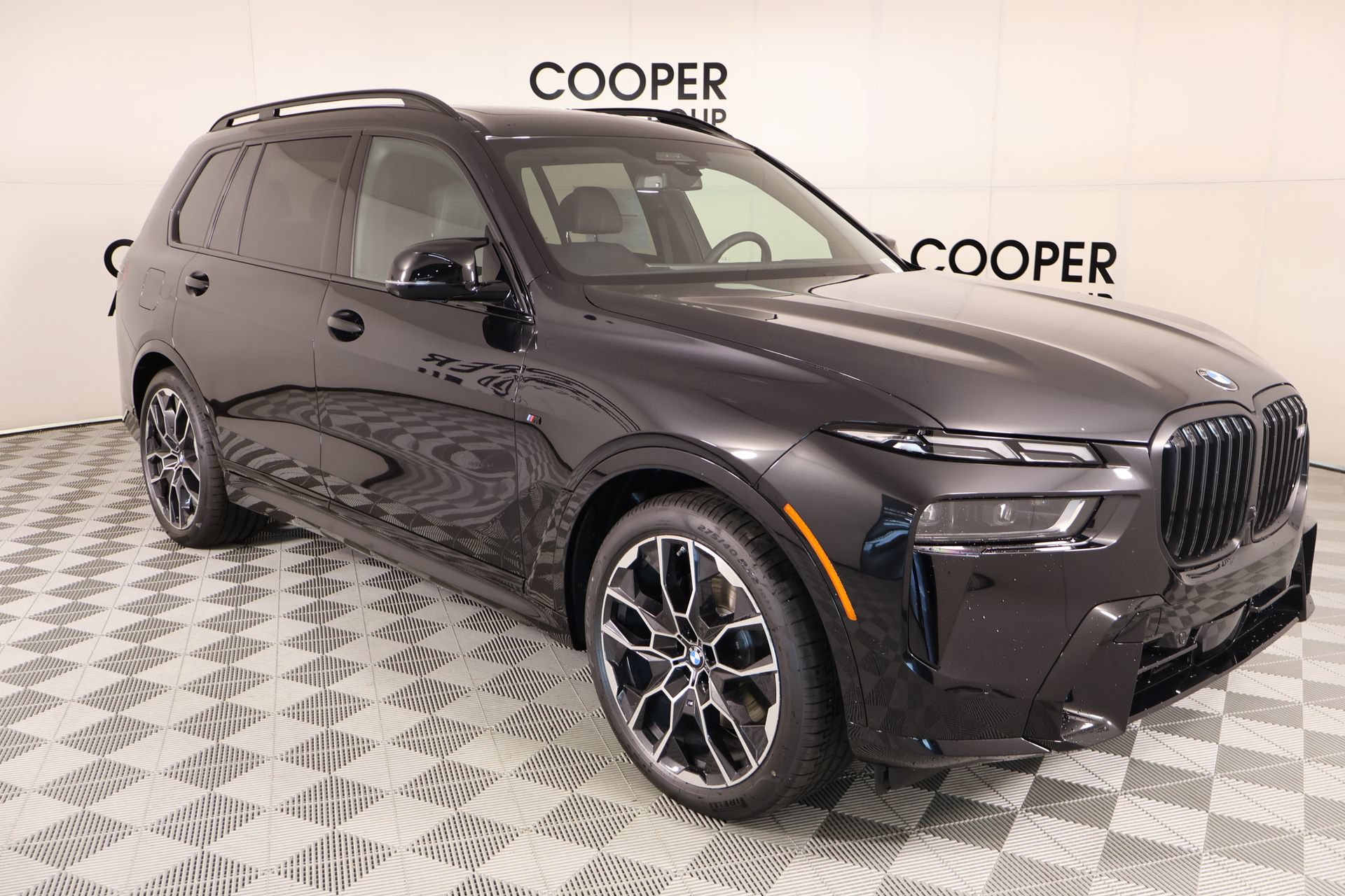 New 2027 BMW X7 M60i AWD/4WD image 1