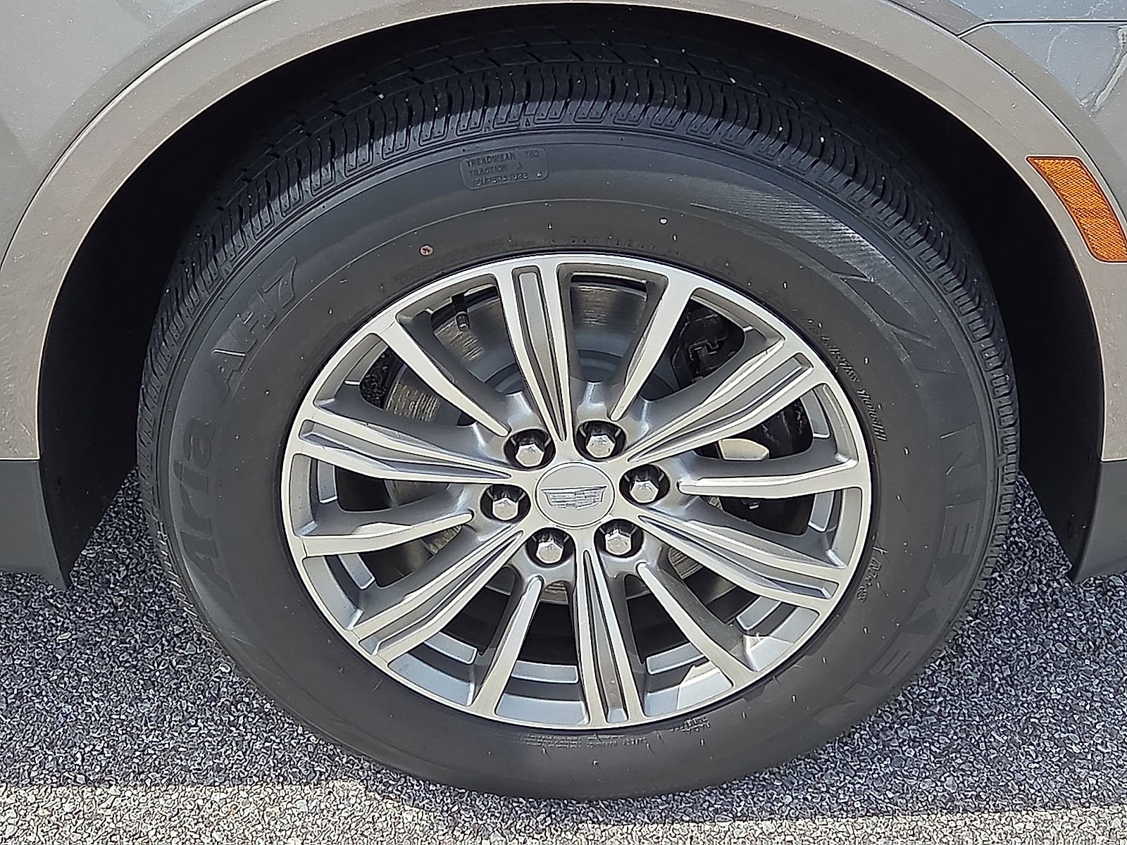 Used 2017 Cadillac XT5 Luxury w/ Driver Awareness Package image 7