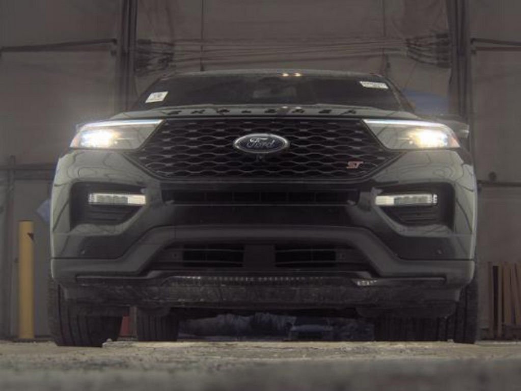 Used 2022 Ford Explorer ST w/ Equipment Group 401A image 2