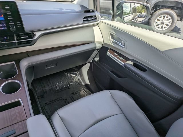 Used 2022 Toyota Sienna XLE FWD image 17