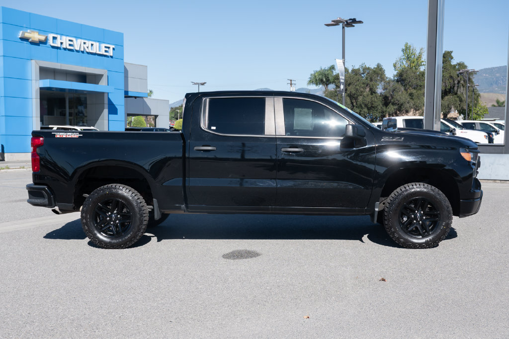 Used 2023 Chevrolet Silverado 1500 Custom Trail Boss w/ LPO, Dark Essentials Package AWD/4WD image 3