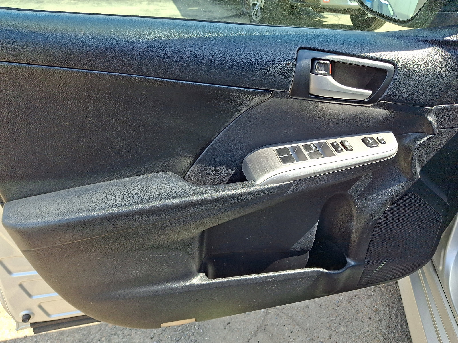 Used 2014 Toyota Camry SE FWD image 12