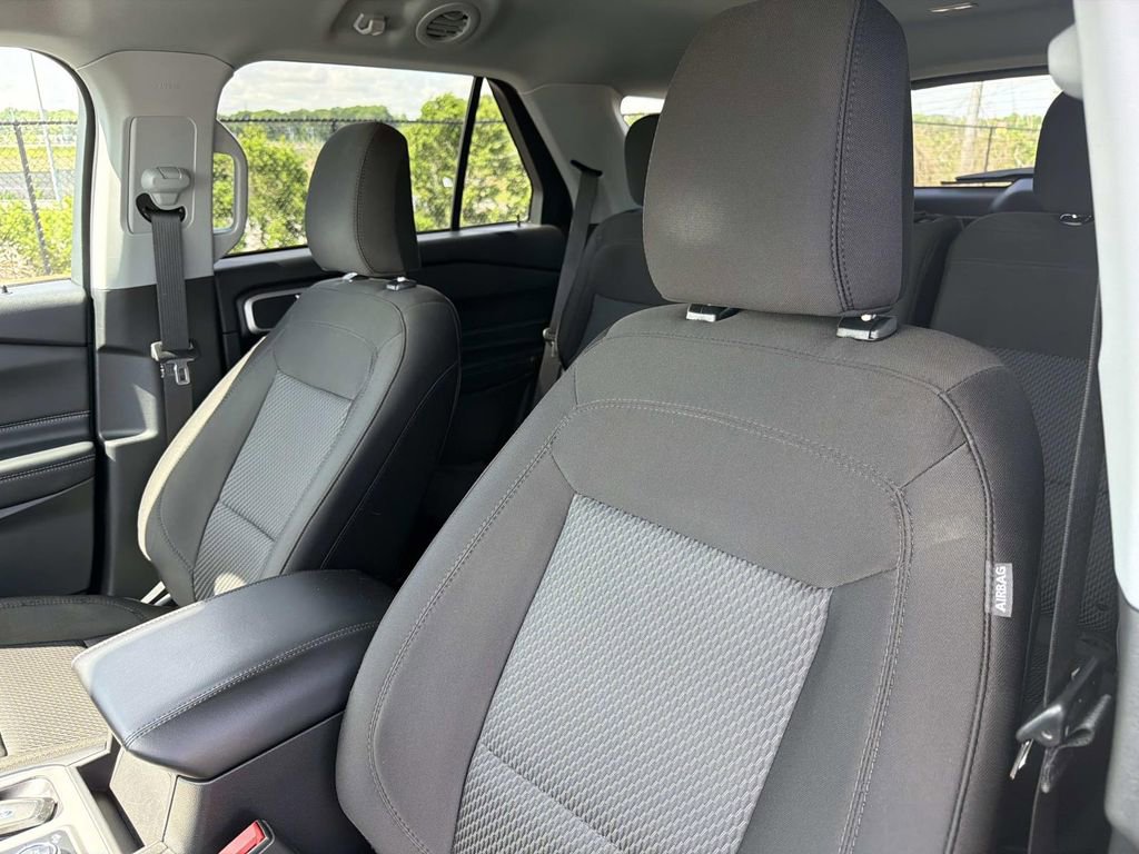 Used 2023 Ford Explorer XLT AWD/4WD image 24